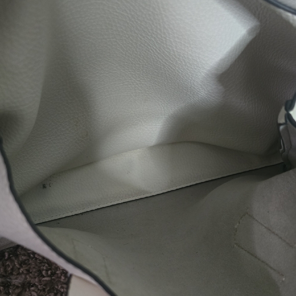 Guess White Leather Shoulder Bag W/ Colorful Tassel Bag Charms (FAIR/GOOD) ✨️ - Picture 13 of 16